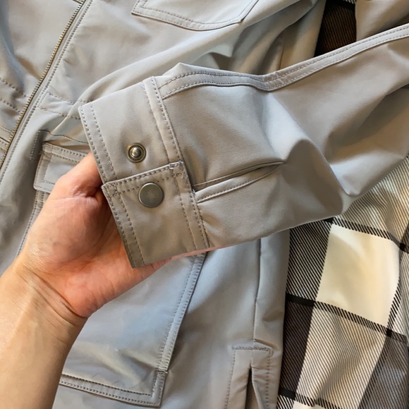 *SOLD* Columbia light jacket - Picture 5 of 7